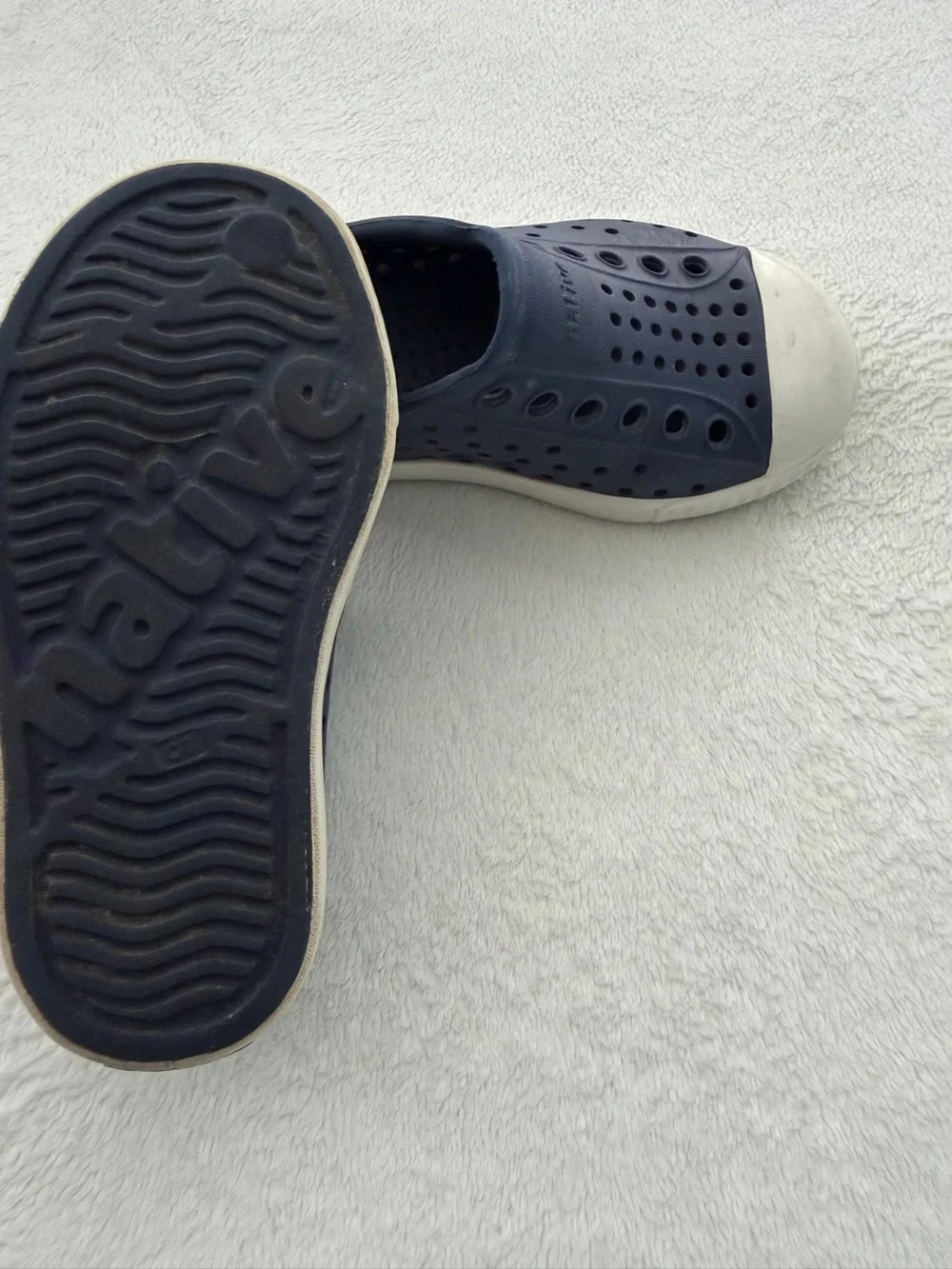 Native Kids Navy and White Slip-On Water Shoes size c7